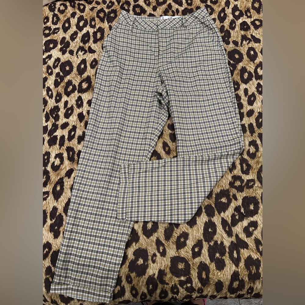 Hollister Ultra high rise mom pants in black, white, and brown plaid - size 5R